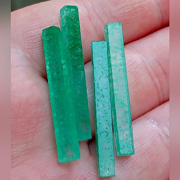 2pcs. NATURAL EMERALD COLOMBIAN TANSPARENT STICKS LOOSE GEMSTONES POLISHED LOT 2 - Picture 3 of 5